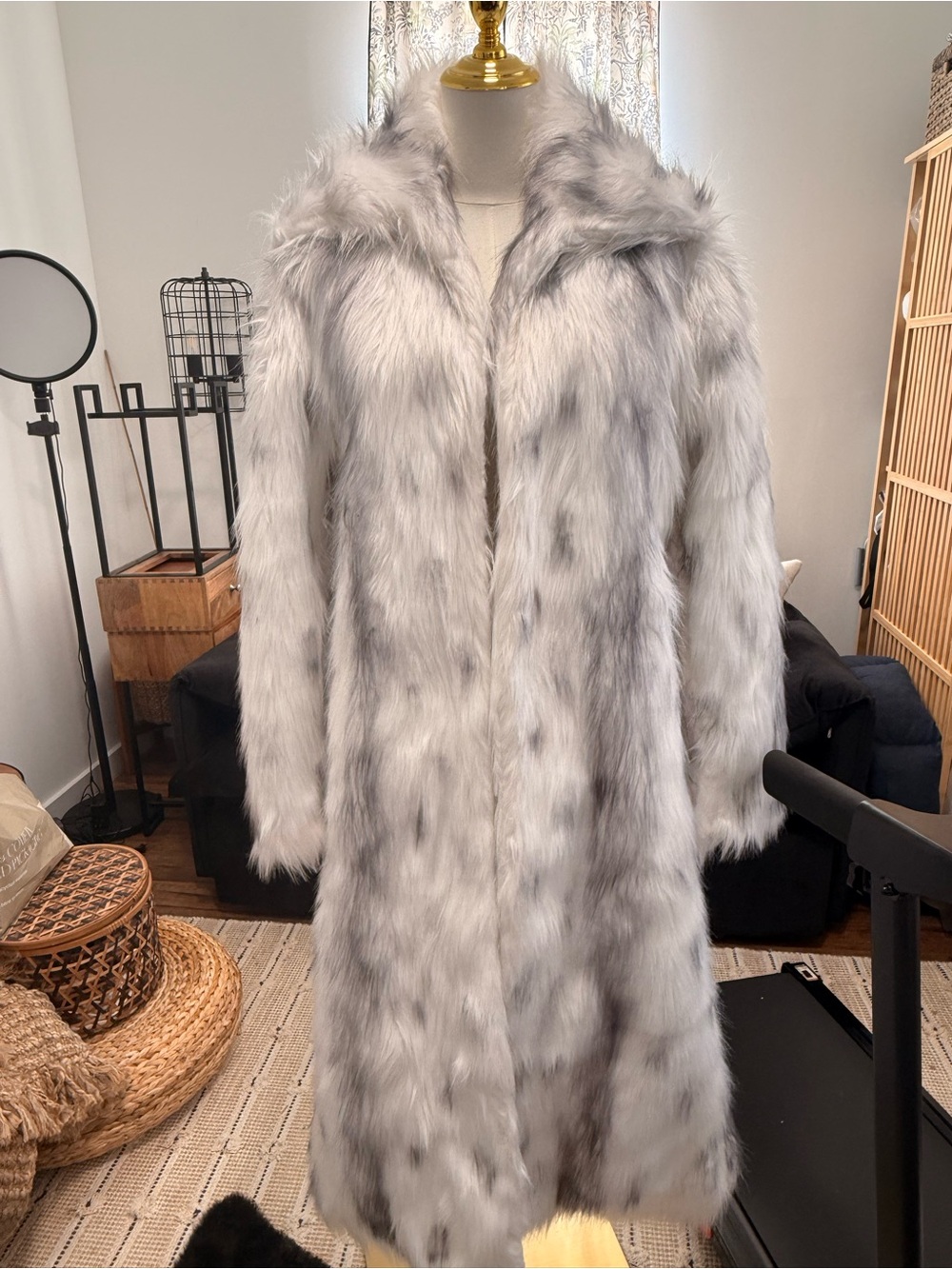 Long Faux Fur Coat in White and Gray - Picture 4 of 12